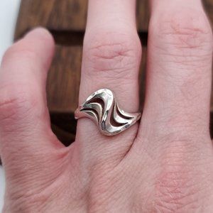 Size 7 925 Sterling Silver Unique Design Abstract Style Ring